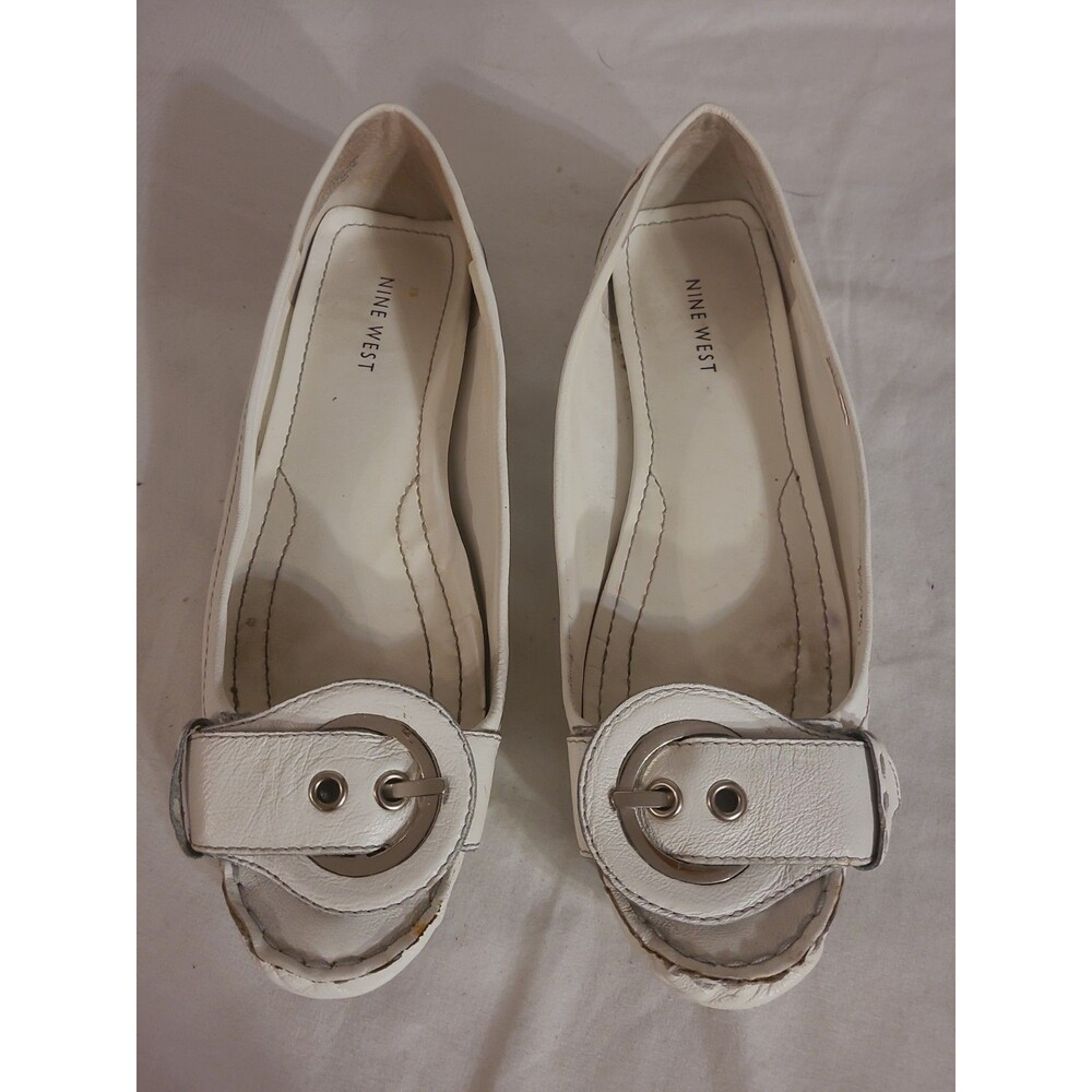 Nine West Size 9M Leather White Fall Buckle Flat Slip On Loafer Shoes Comfort